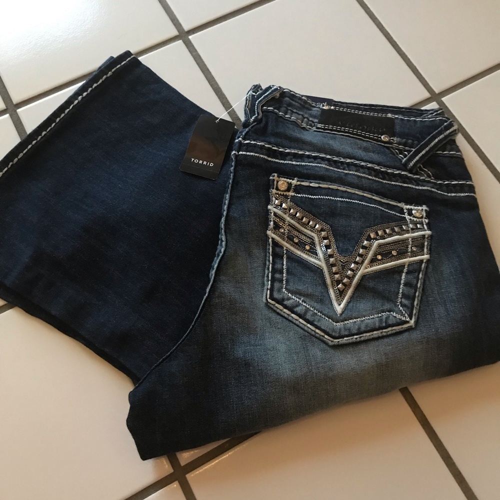 NWT Vigoss DK Blasted Chelsea Boot Jeans